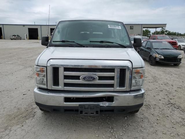 2013 Ford Econoline E350 Super Duty Wagon