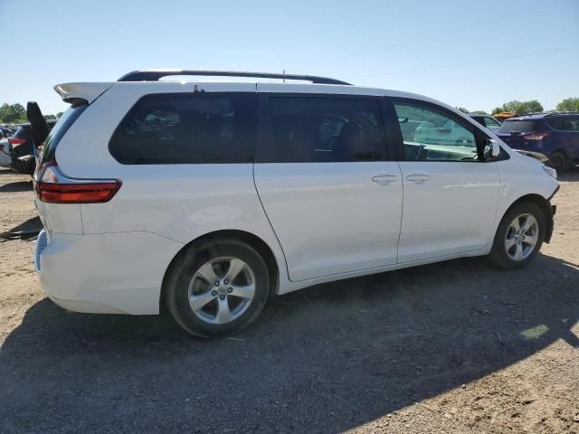 2016 Toyota Sienna LE