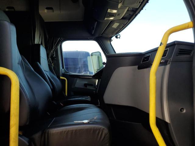 2020 Freigliner Cascadia 126