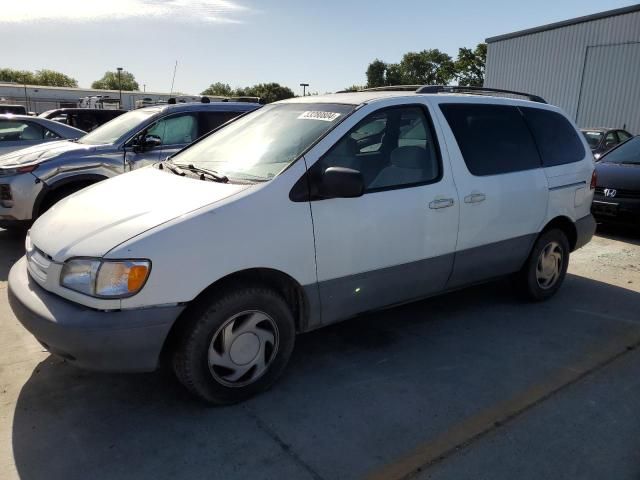 2000 Toyota Sienna LE