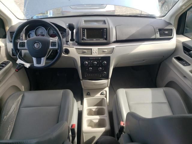 2011 Volkswagen Routan SE