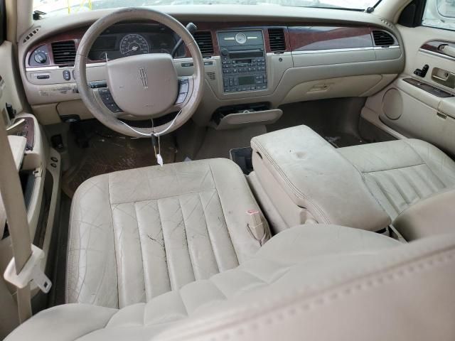 2005 Lincoln Town Car Signature