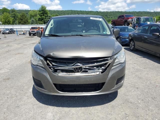 2010 Volkswagen Routan SE