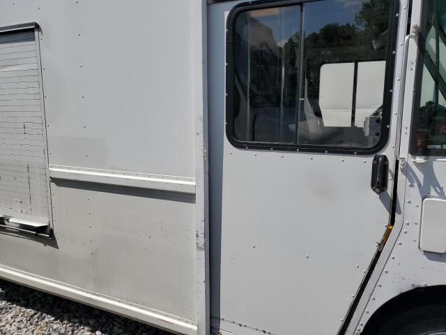 2001 Freightliner Chassis M Line WALK-IN Van