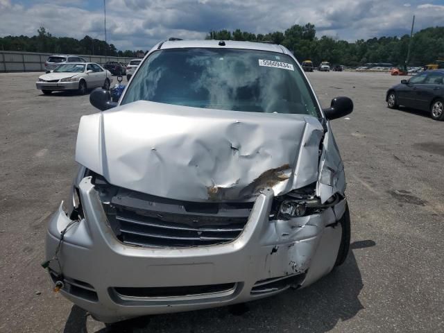 2005 Chrysler Town & Country LX