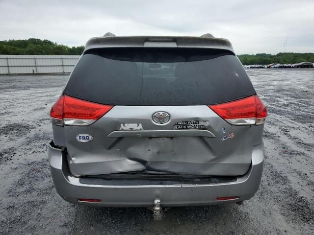 2013 Toyota Sienna LE