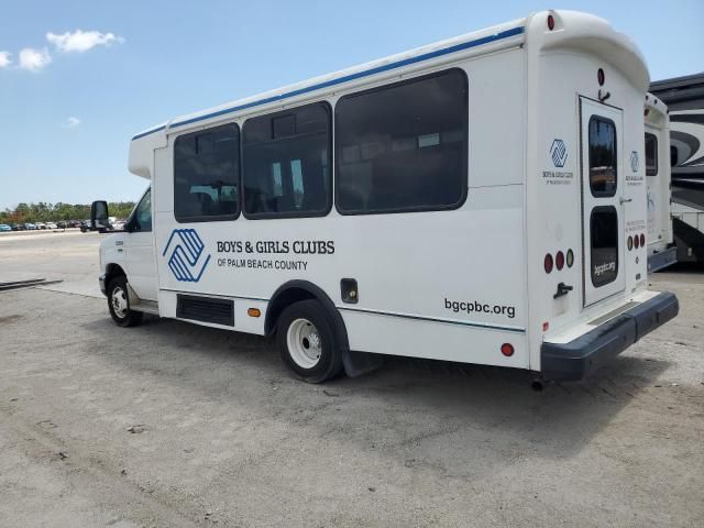 2014 Ford Econoline E450 Super Duty Cutaway Van