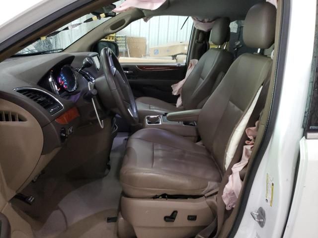 2014 Chrysler Town & Country Touring L