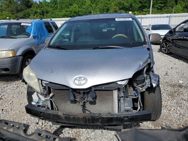 2012 Toyota Sienna XLE