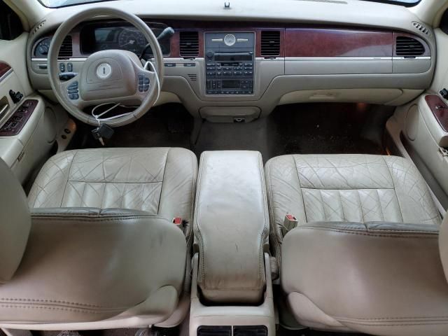 2004 Lincoln Town Car Executive