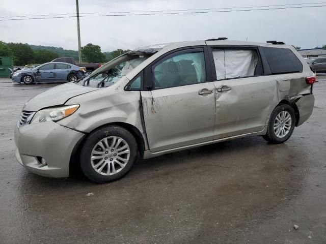 2016 Toyota Sienna XLE