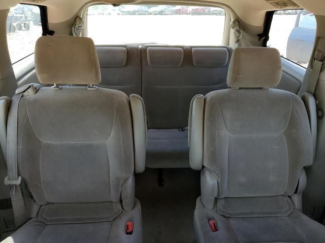 2004 Toyota Sienna CE