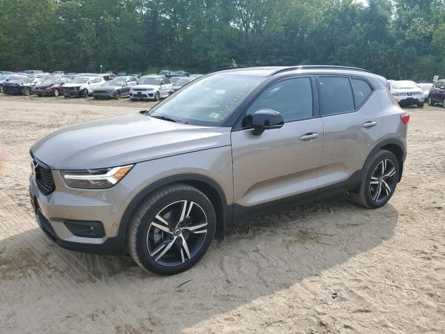 2022 Volvo XC40 T5 R-Design