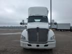 2014 Kenworth T680 Semi Truck
