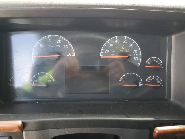 2006 Volvo VNL Semi Truck