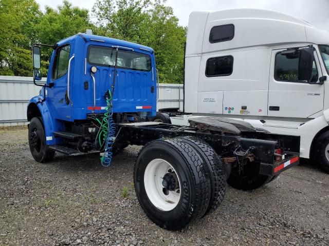 2010 Freightliner Business Class M2 Semi Truck