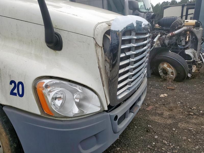 2011 Freightliner Cascadia 125 Semi Truck