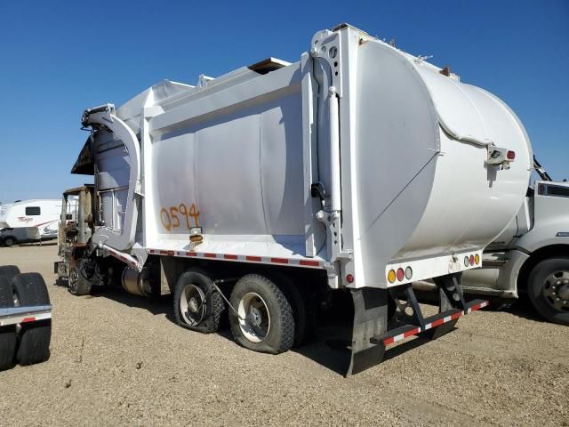 2009 Mack 600 MRU600
