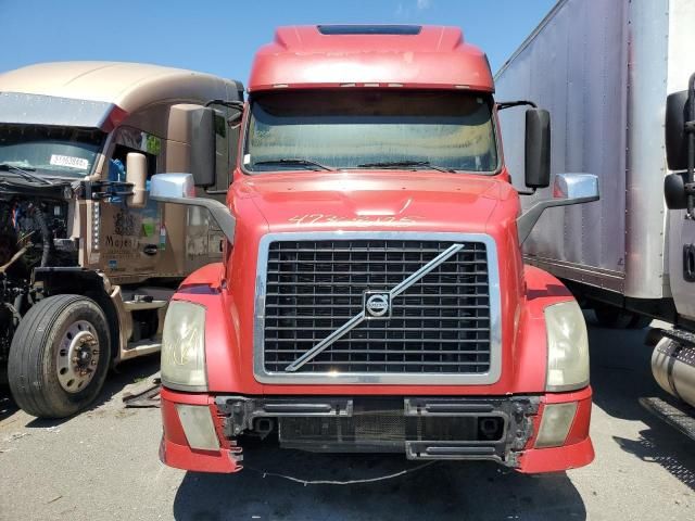 2013 Volvo VNL Semi Truck
