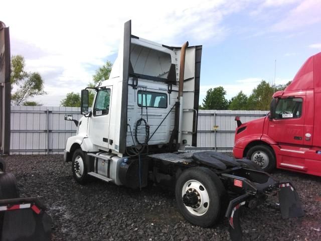 2017 Volvo VNL Semi Truck