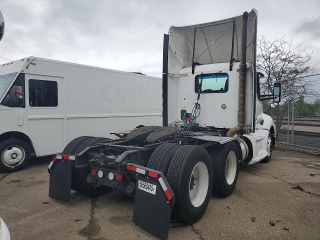 2015 Kenworth T680 Semi Truck