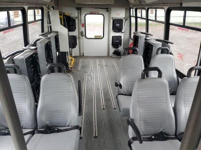 2008 Ford Econoline E450 Super Duty Cutaway Van