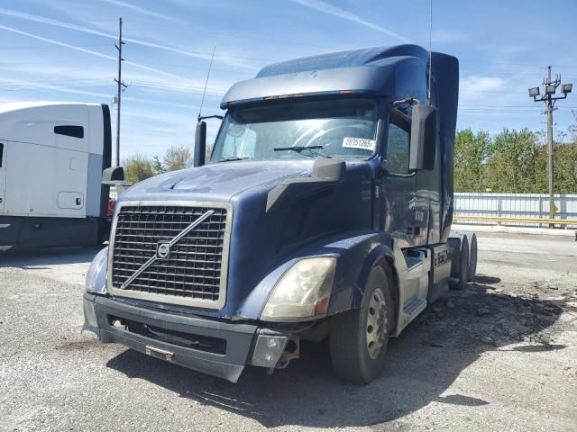 2005 Volvo VNL Semi Truck