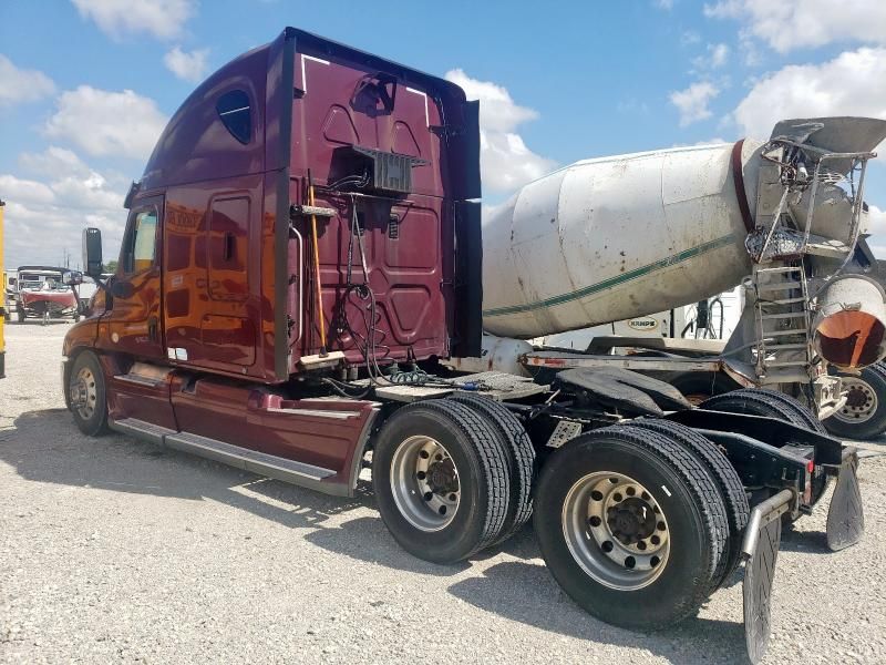 2015 Freightliner Cascadia Semi Truck