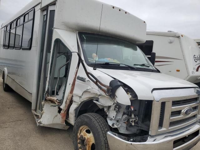 2018 Ford Econoline E450 Super Duty Cutaway Van
