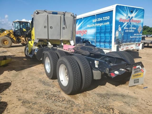 2023 Kenworth T880 Semi Truck