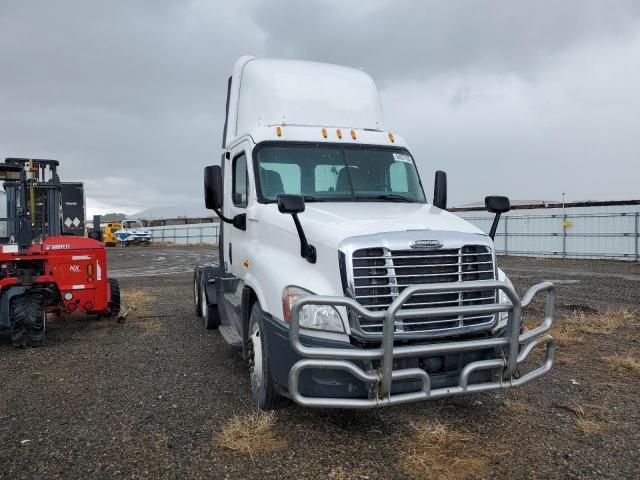 2015 Freightliner Cascadia 125 Semi Truck