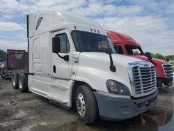 Camiones salvage sin ofertas aún a la venta en subasta: 2016 Freightliner Cascadia 125 Semi Truck