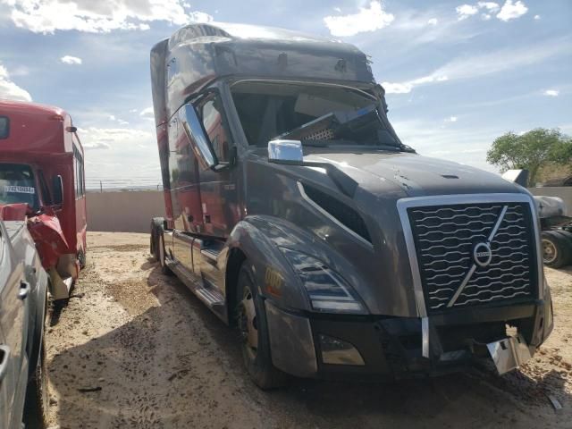 2020 Volvo VNL Semi Truck