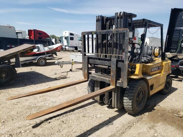 2000 Caterpillar Forklift