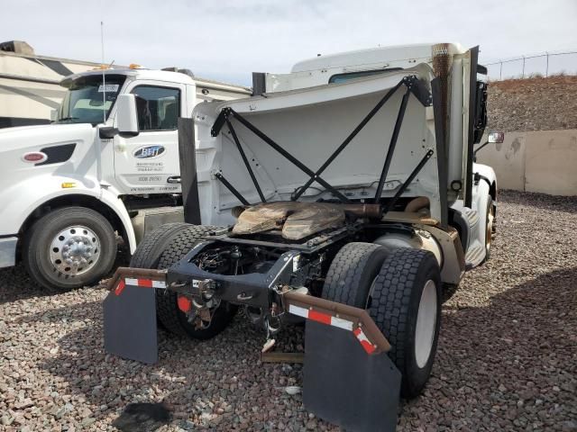 2017 Peterbilt 579 Semi Truck
