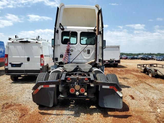 2014 Freightliner Cascadia 125 Semi Truck