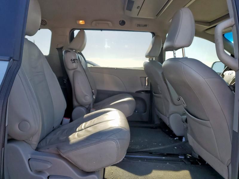2013 Toyota Sienna XLE
