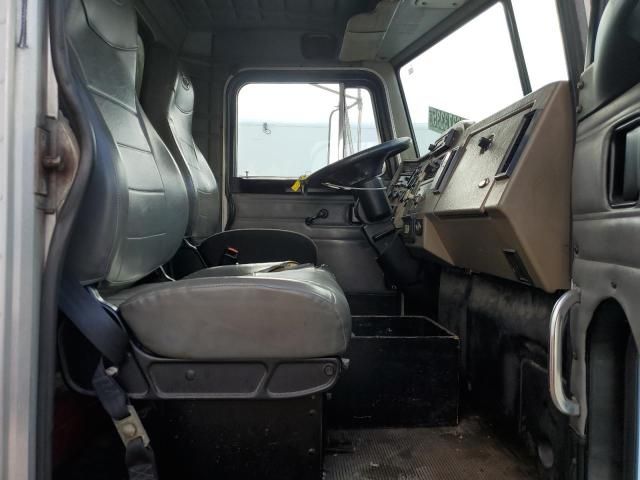 2004 Peterbilt 330 BOX Truck