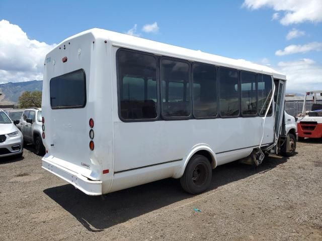 2017 Ford Econoline E450 Super Duty Cutaway Van