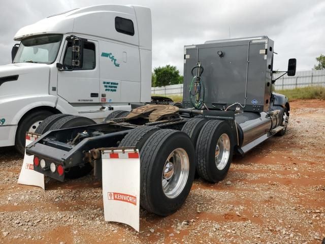 2015 Kenworth T660 Semi Truck