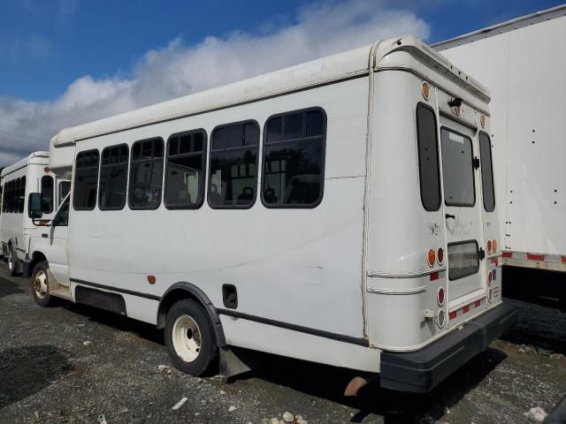 2017 Ford Econoline E450 Super Duty Cutaway Van
