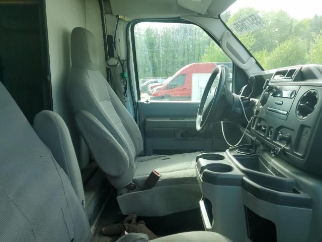 2011 Ford Econoline E350 Super Duty Cutaway Van