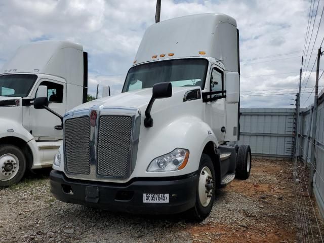 2016 Kenworth T680 Semi Truck