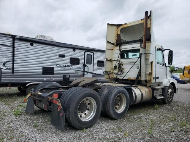 2014 Volvo VNL Semi Truck