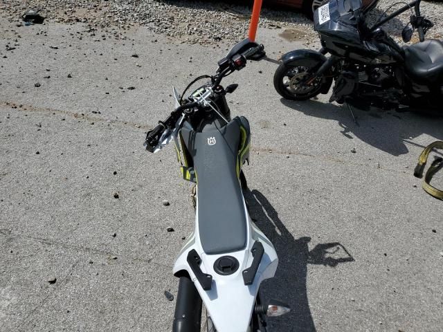 2021 Husqvarna Supermoto 701