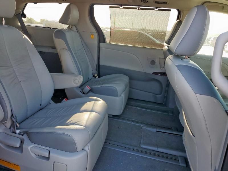 2011 Toyota Sienna XLE