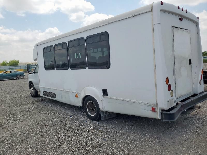 2016 Ford Econoline E450 Super Duty Cutaway Van