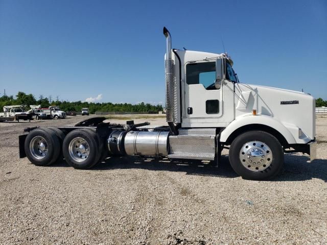 2013 Kenworth T880 Semi Truck