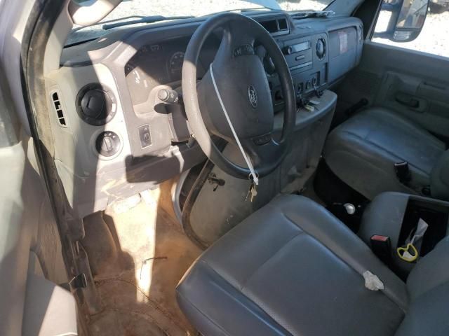 2016 Ford Econoline E450 Super Duty Cutaway Van