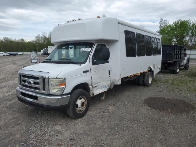 2008 Ford Econoline E450 Super Duty Cutaway Van
